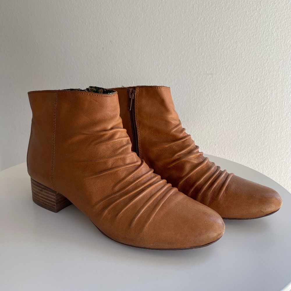 Seychelles Anthropologie Boots Leather Ruched Zip Ankle 8.5 Tan Brown
